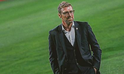 Συγνώμη κύριε Καρέρα, ποιος είστε;