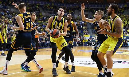 Live: Φενέρ-Άλμπα