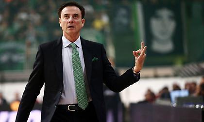 Πιτίνο: «Αν έχανα τέτοιο ματς, θα ήθελα να πηδήξω στη θάλασσα - Συγχαρητήρια στον Ολυμπιακό»