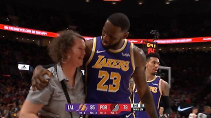 «Γκρέμισε», αλλά... αποζημίωσε εργαζόμενη στο γήπεδο ο ΛεΜπρον (video)