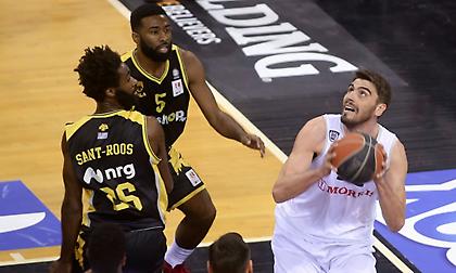 Live: ΠΑΟΚ-ΑΕΚ 67-71 (Τελικό)