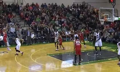 Τρομερή επίδοση: Παίκτης της G-League το είδε… βαρέλι με 11/11 τρίποντα! (video)