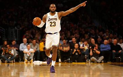 Τα σόλο Λεμπρόν και Σίμονς στο Top 10 (video)