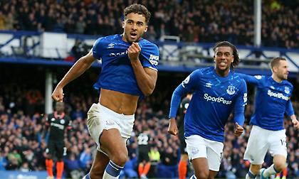 Πρόσθεσε κοιλιακούς σε πανηγυρική φωτογραφία του ο Κάλβερτ-Λιούιν!