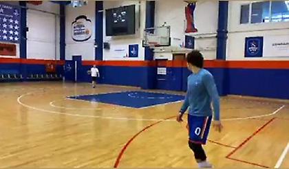 Λάρκιν: Βάζει τρίποντο… με όποιον τρόπο θέλει! (video)