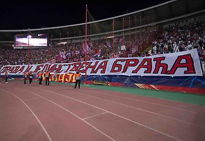 Το καλωσόρισμα των οπαδών του Ολυμπιακού στον Ερυθρό Αστέρα (pic)
