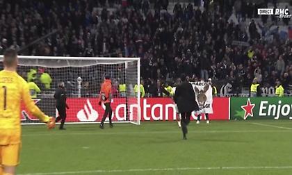 «Εμφύλιος» στη Λιόν μεταξύ παικτών, οπαδών