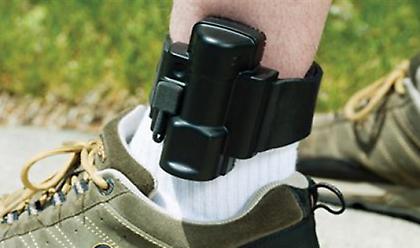 Συναγερμός στην ΕΛΑΣ: Επικίνδυνος κακοποιός έσπασε το «βραχιολάκι» και δραπέτευσε