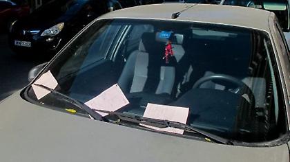 Βροχή οι κλήσεις από την Τροχαία σε Σταδίου και Πανεπιστημίου για παράνομη στάθμευση