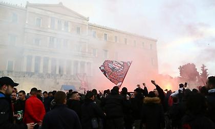 Βάφτηκαν ερυθρόλευκοι οι δρόμοι (pics/video)