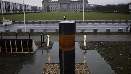 DW: Είναι ένας στύλος με στάχτες Εβραίων τέχνη;