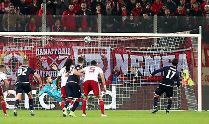 Πέναλτι του Γκιγέρμε στον Μάριν, αλλά το δοκάρι έσωσε τον Ολυμπιακό (video)