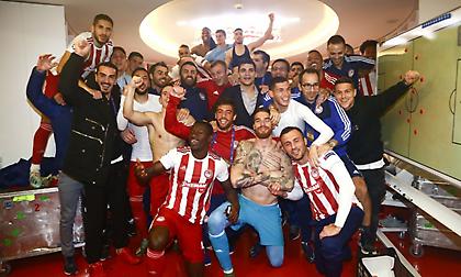 Το «είσαι στο μυαλό…» των παικτών του Ολυμπιακού στα αποδυτήρια (video)