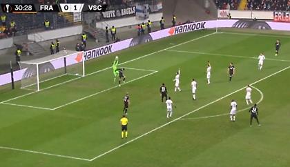 Στο πνεύμα των Χριστουγέννων ο τερματοφύλακας της Γκιμαράες, έκανε δώρο στην Άιντραχτ!