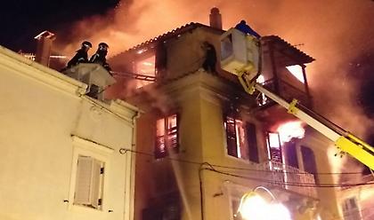 Κέρκυρα: Κάηκε ολοσχερώς τριώροφη μονοκατοικία - Από θαύμα σώθηκαν οι ένοικοι