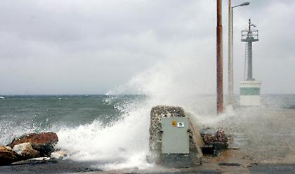 Προβλήματα στα ακτοπλοϊκά δρομολόγια λόγω των ισχυρών ανέμων