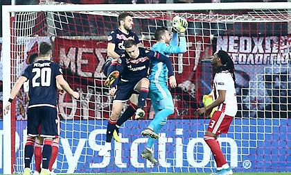 Καλό το μηδέν, αλλά το οριζόντιο δοκάρι ήταν σωτήριο για τον Ολυμπιακό δύο φορές μέσα σε 4 ημέρες