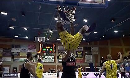 Φάση βγαλμένη από το... NBA στο Λαύριο - ΠΑΟΚ!
