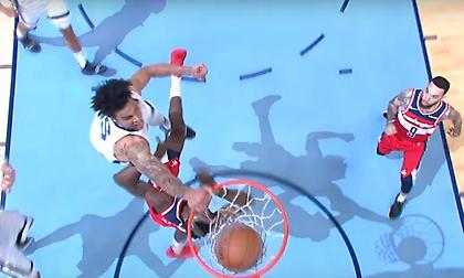 Απίθανα καρφώματα από Κλαρκ και Μάρεϊ