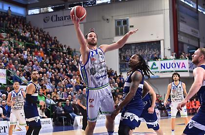 Νίκησε και έμεινε δεύτερη η Σάσαρι