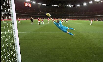 Γλίτωσε την Άρσεναλ από τέταρτο γκολ με τρομερή επέμβαση ο Λένο (video)