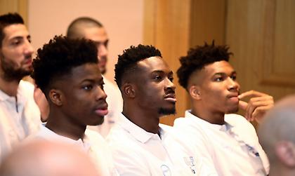 «Προαγωγή» Κώστα Αντετοκούνμπο στους Λέικερς, ίσως αντιμετωπίσει τα αδέρφια του