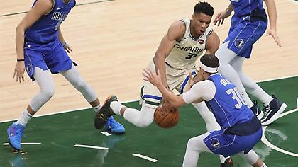 Η «48άρα» του Γιάννη κόντρα στους Μάβερικς (video)