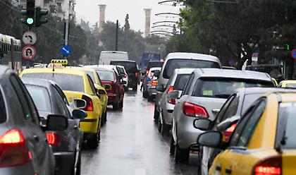 Κυκλοφοριακό χάος στην Αττική - Ποιοι δρόμοι έχουν αυξημένη κίνηση