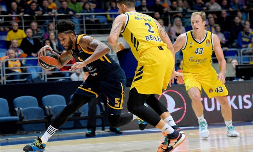 Μπούκερ: «Σπουδαία ομάδα ο Ολυμπιακός»