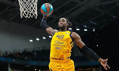 Με καθυστέρηση το δεύτερο ημίχρονο στο ΣΕΦ γιατί ξέχασαν τον Έβανς στα αποδυτήρια