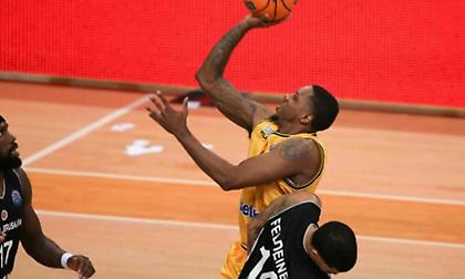 Έβδομη νίκη για Σάσαρι, Νίμπουρκ στο BCL