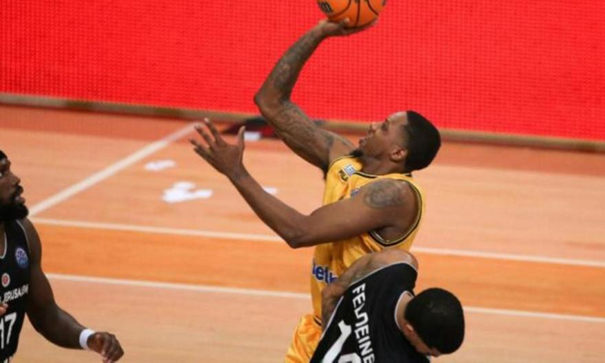 Έβδομη νίκη για Σάσαρι, Νίμπουρκ στο BCL