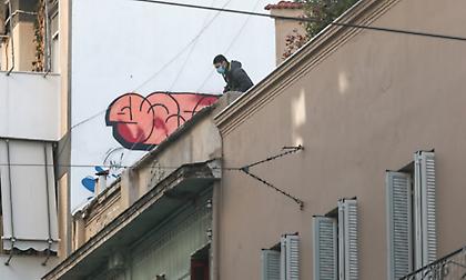 Άγρια πολιτική κόντρα για την αστυνομική επιχείρηση στο Κουκάκι