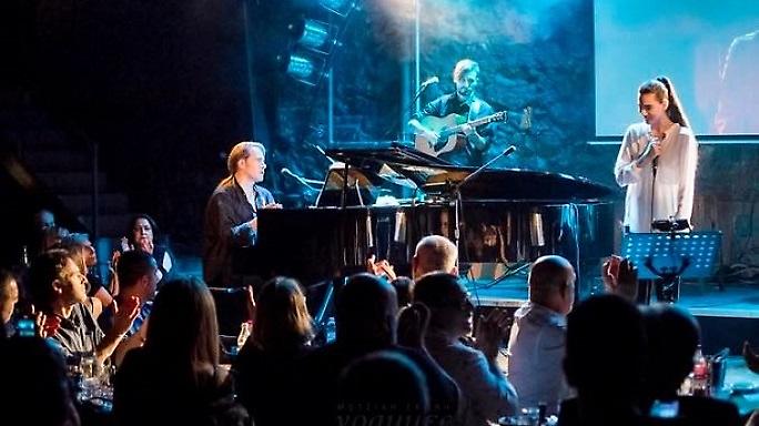 Στέφανος Κορκολής-Σοφία Μανουσάκη: Καθηλωτική η πρεμιέρα τους - Sold out οι εμφανίσεις στις Γραμμές