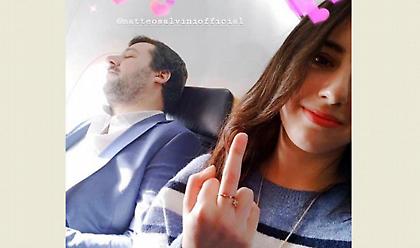 O Σαλβίνι διασύρει 19χρονη γιατί του ύψωσε το «μεσαίο δάχτυλο»