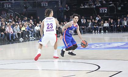 Τρομερό ξεκίνημα με 3/3 τρίποντα από Λάρκιν και Τζέιμς! (video)