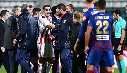 «Αρπάχτηκαν» οι παίκτες του Ολυμπιακού στο Βόλο - «Πέσιμο» Τοροσίδη στον διαιτητή