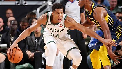 Διέλυσαν τους Πέισερς οι Μπακς, «άγγιξε» το triple-double ο Γιάννης (video)