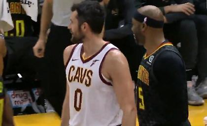 Το φιλικό σπρώξιμο του Λοβ στον Κάρτερ μετά την τάπα που του έκανε (video)