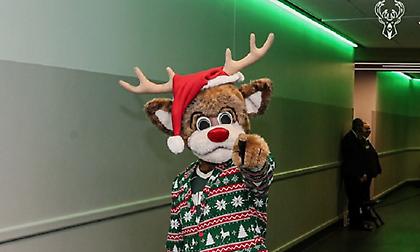 Η ΚΑΕ «Ελαφιακός» ευχήθηκε καλά Χριστούγεννα στους Έλληνες (pic)