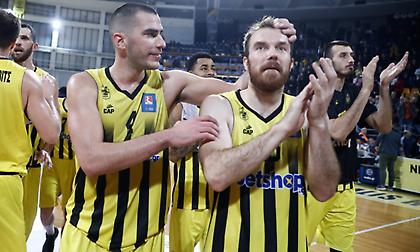 Χριστούγεννα στο... παρκέ για τους παίκτες του Άρη