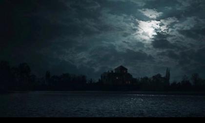 Η πιο αμφιλεγόμενη της χρονιάς: Η σειρά που αποθεώνει το κοινό και κατακεραυνώνουν οι κριτικοί (vid)