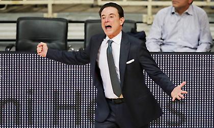 Πιτίνο: «Η λύση δεν είναι να πάρουμε παίκτες - Δεν έχουμε 2 εκατομμύρια δολάρια»