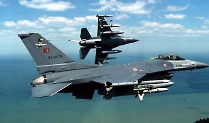 Μπαράζ τουρκικών παραβιάσεων πάνω από νησιά του Αιγαίου 