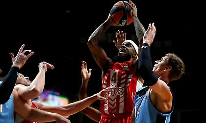 Απέδρασε με το διπλό από Ρωσία και «βλέπει» οκτάδα ο Ερυθρός Αστέρας