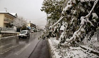 Απεγκλωβισμοί πολιτών από τα οχήματά τους και διακοπή κυκλοφορίας λόγω χιονόπτωσης