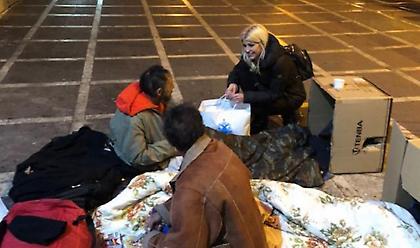 Η Έλενα Ράπτη με την «ΑΠΟΣΤΟΛΗ» στους αστέγους της Αθήνας