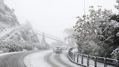 Αγώνας να κρατηθεί ανοιχτή η Αθηνών - Λαμίας (video)