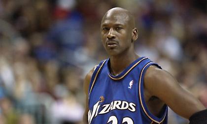 ΡΕΤΡΟ: Όταν ο 38χρονος Τζόρνταν σκόραρε 51 πόντους! (video)