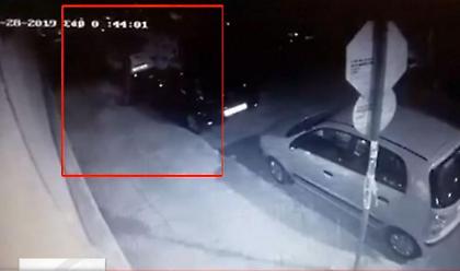 Πετράλωνα: Ο 21χρονος που ομολόγησε ότι τεμάχισε το νονό του πετά σακούλες σε κάδο (video)